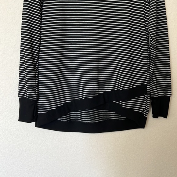 Danskin Black White Striped Tunic Sweater / Sweatshirt size M - Picture 3 of 6